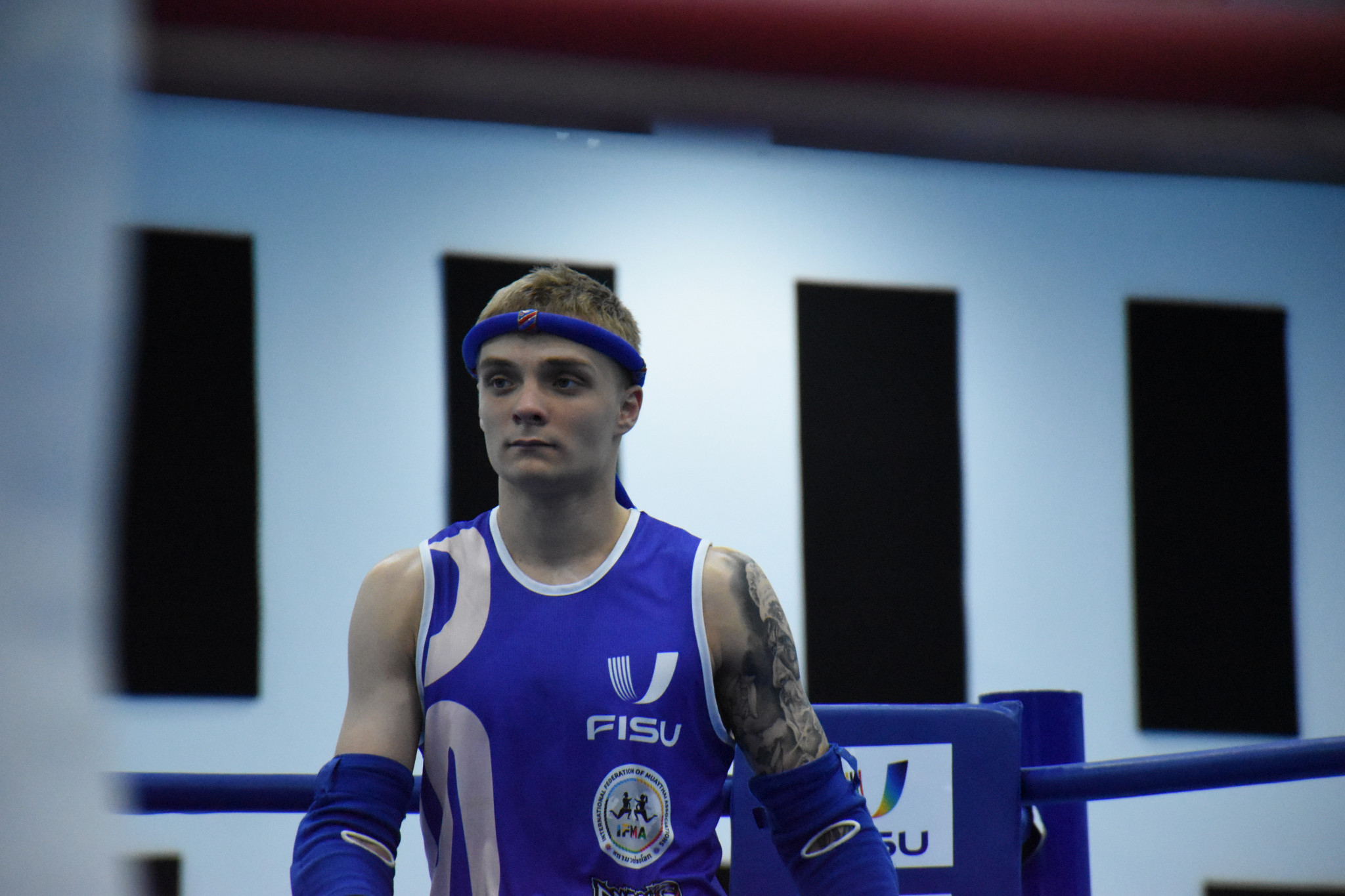 A muaythai fighter wearing the traditional headband prior to his fight ©FISU