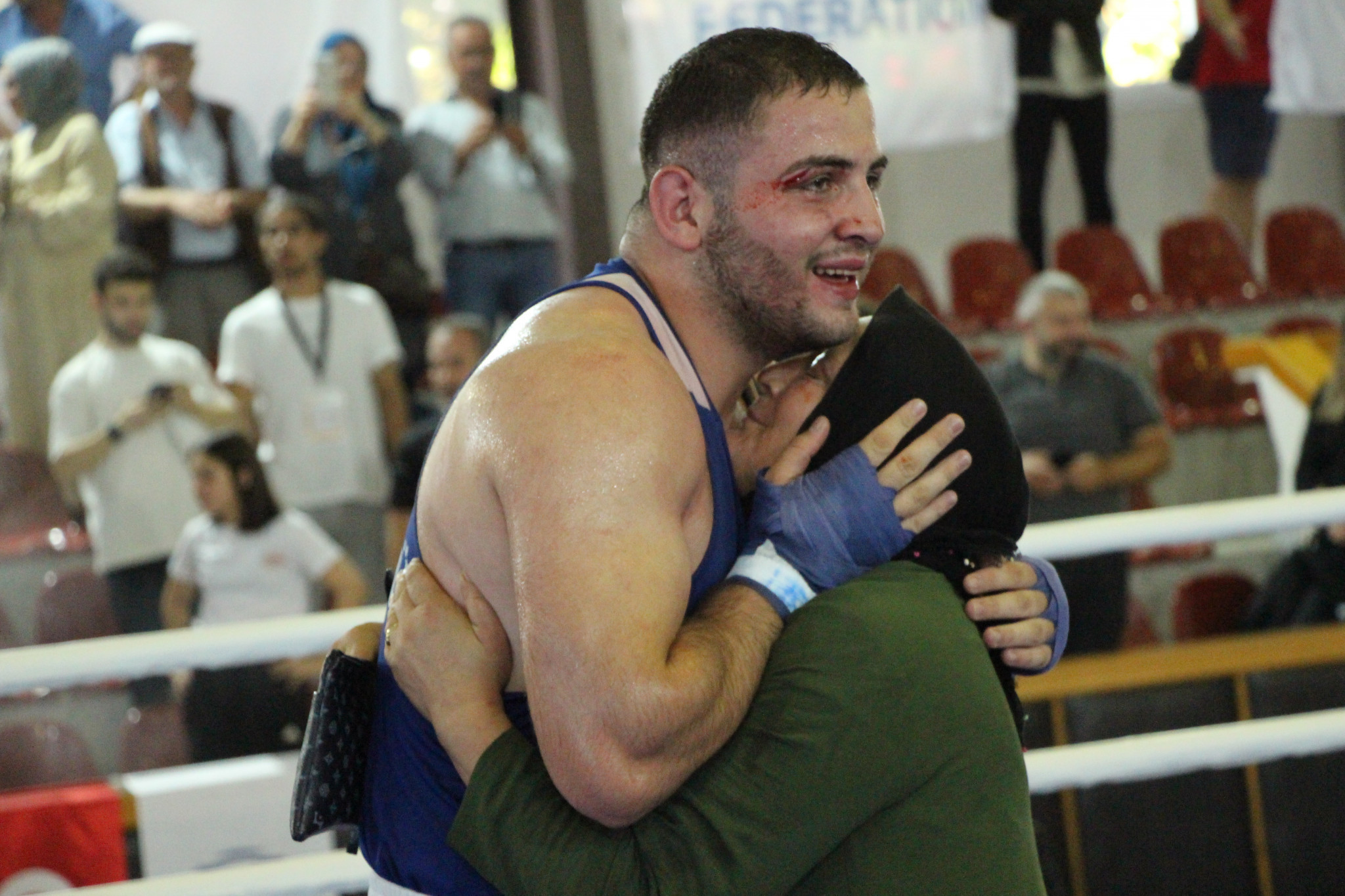 Berat Acar of Turkey embraced his mother after his win in the men's over-92kg boxing final ©FISU