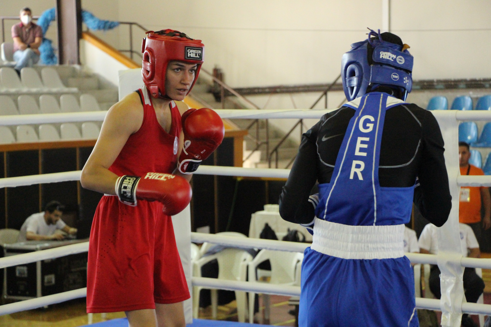 World champion Hatice Akbaş of Turkey, left, claimed another gold with victory today in boxing ©FISU