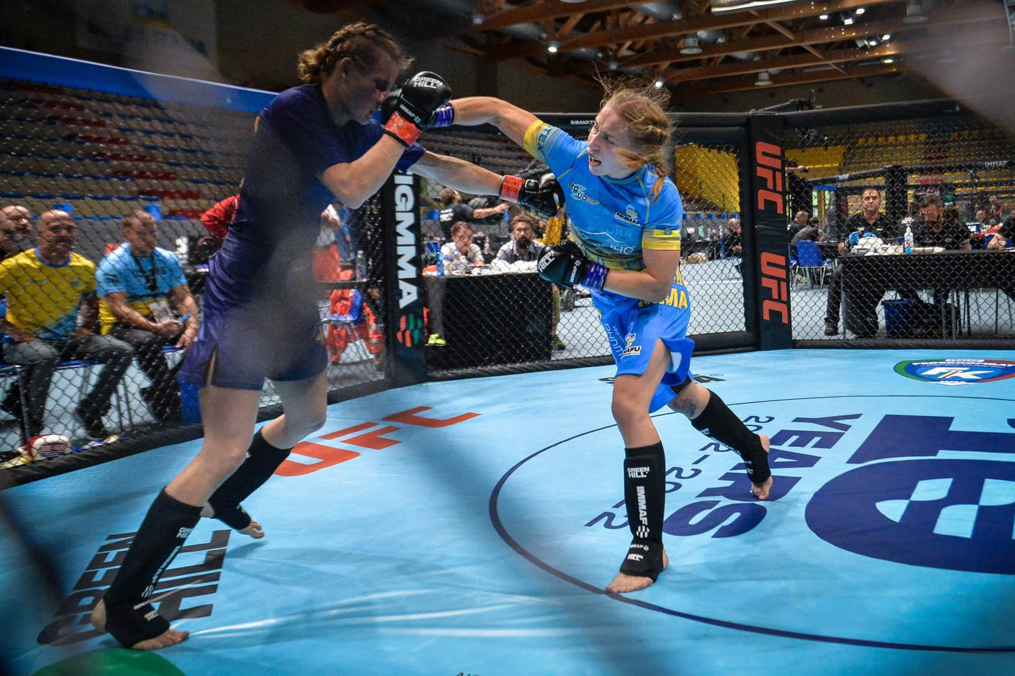 Marta Pankiv, right, progressed to the women's flyweight final in Italy ©IMMAF
