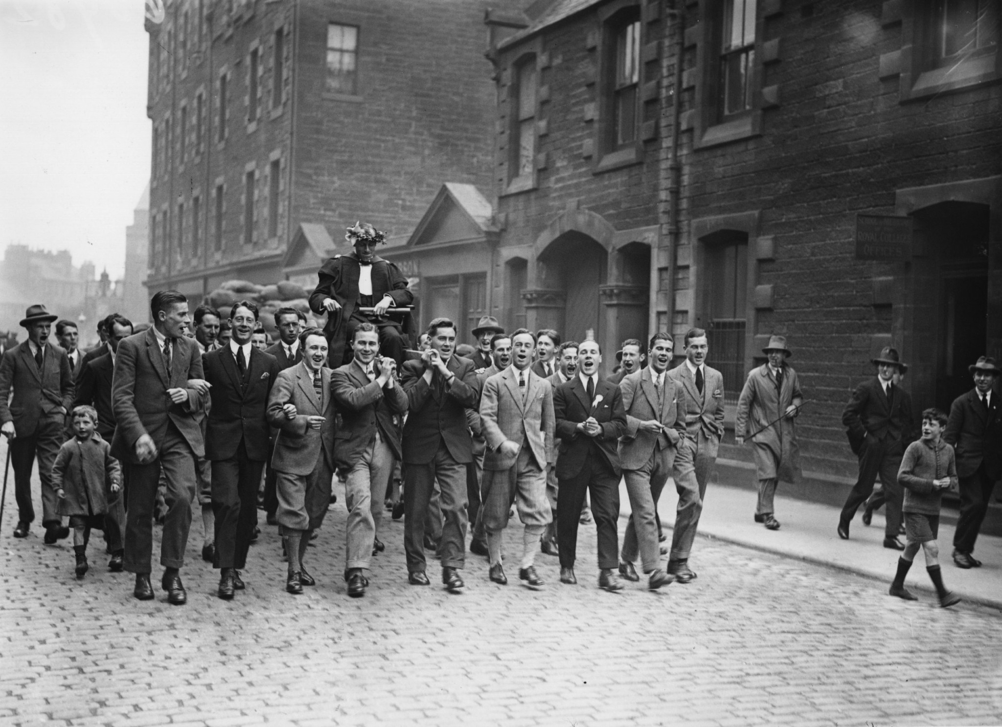 In 1924, Eric Liddell was chaired by students of Edinburgh university after his gold medal success ©Getty Images