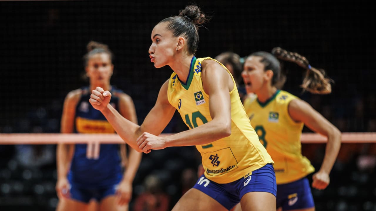 Gabi knocked down 30 points to guide Brazil to victory ©Volleyball World