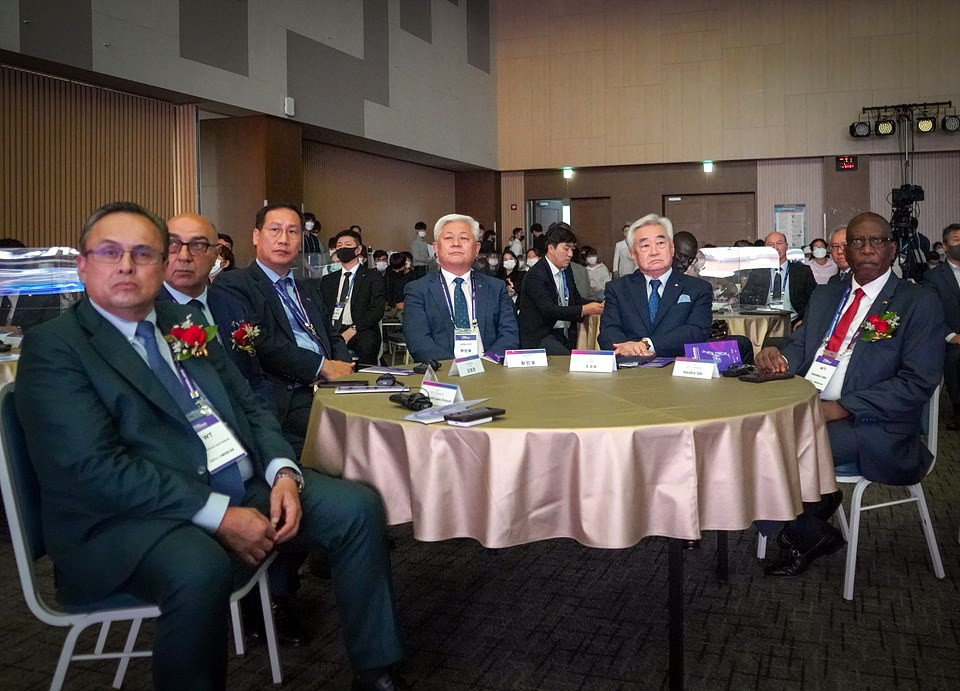 Chungwon Choue and the four continental Presidents attended the  Jeollabuk-do Sport Taekwondo International Convergence Conference ©World Taekwondo