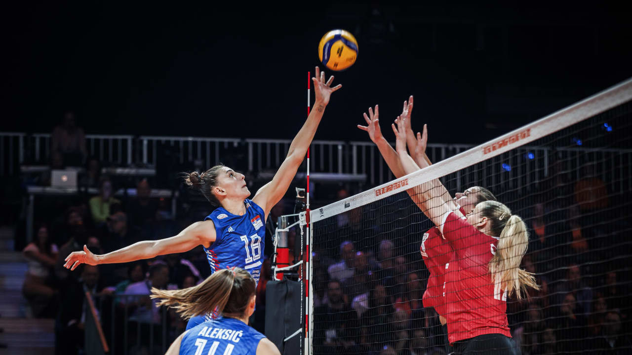 Holders Serbia, playing in blue, remain undefeated at the Women's World Volleyball Championship ©Volleyball World
