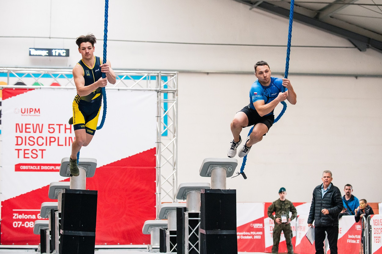 Obstacle-specialists also took part in the event to show pentathletes how fast they can complete the course ©UIPM