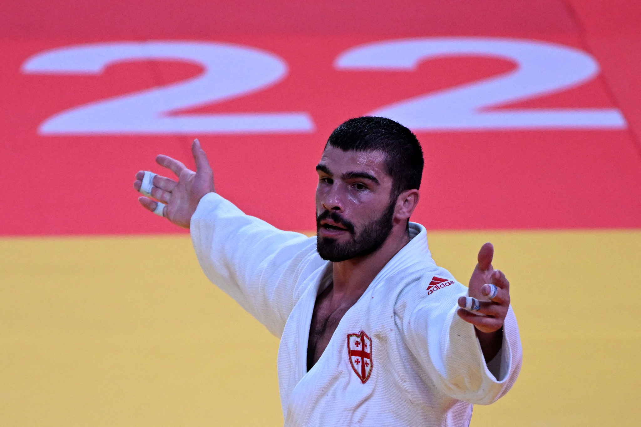 The crowd erupted when Grigalashvili slammed his opponent to the tatami, in what was the first final of the event not to feature a Japanese judoka ©Getty Images
