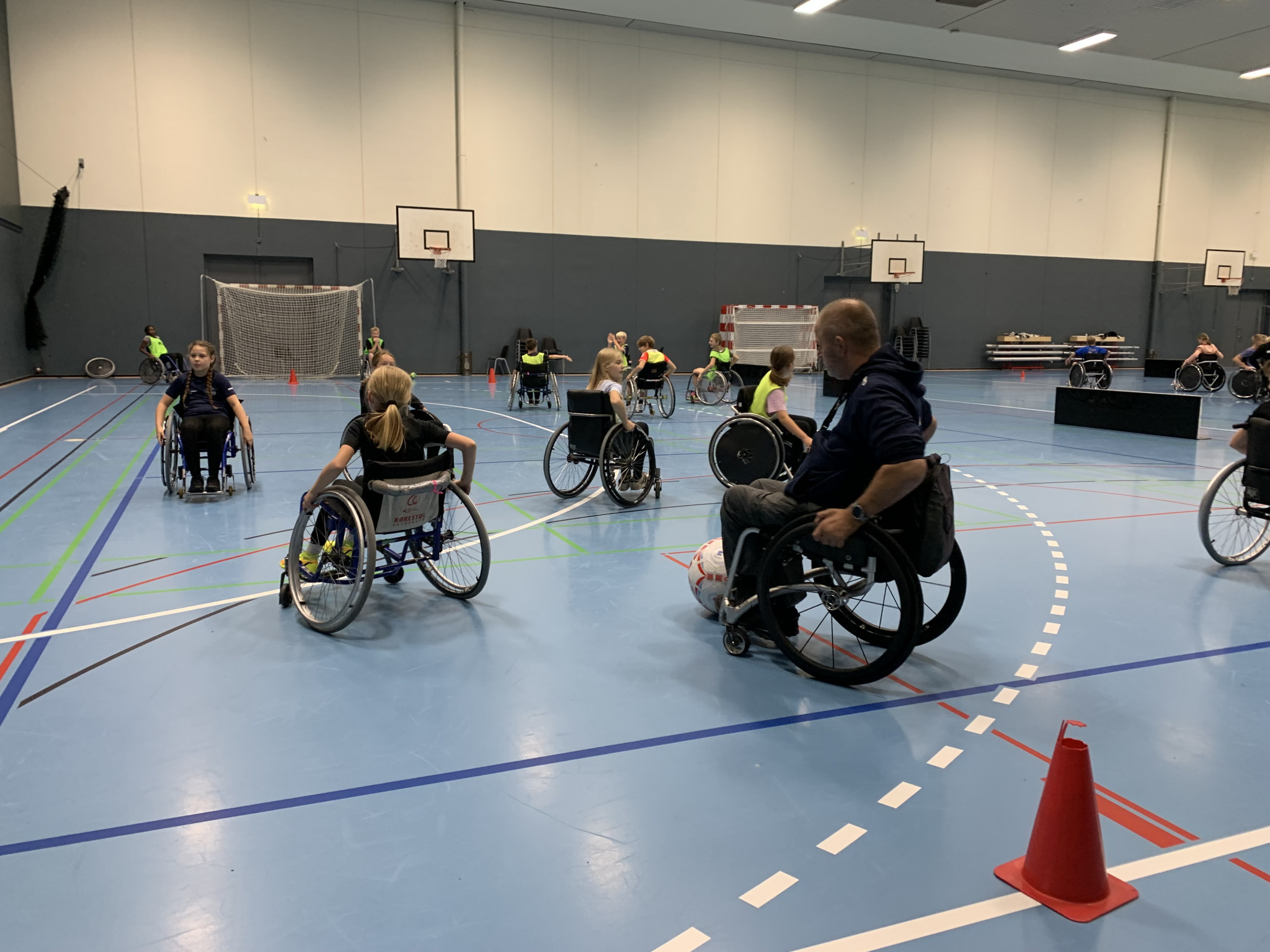 More than 100 children came to the DGI-Huset to participate in Para sport activities ©Vejle Municipality