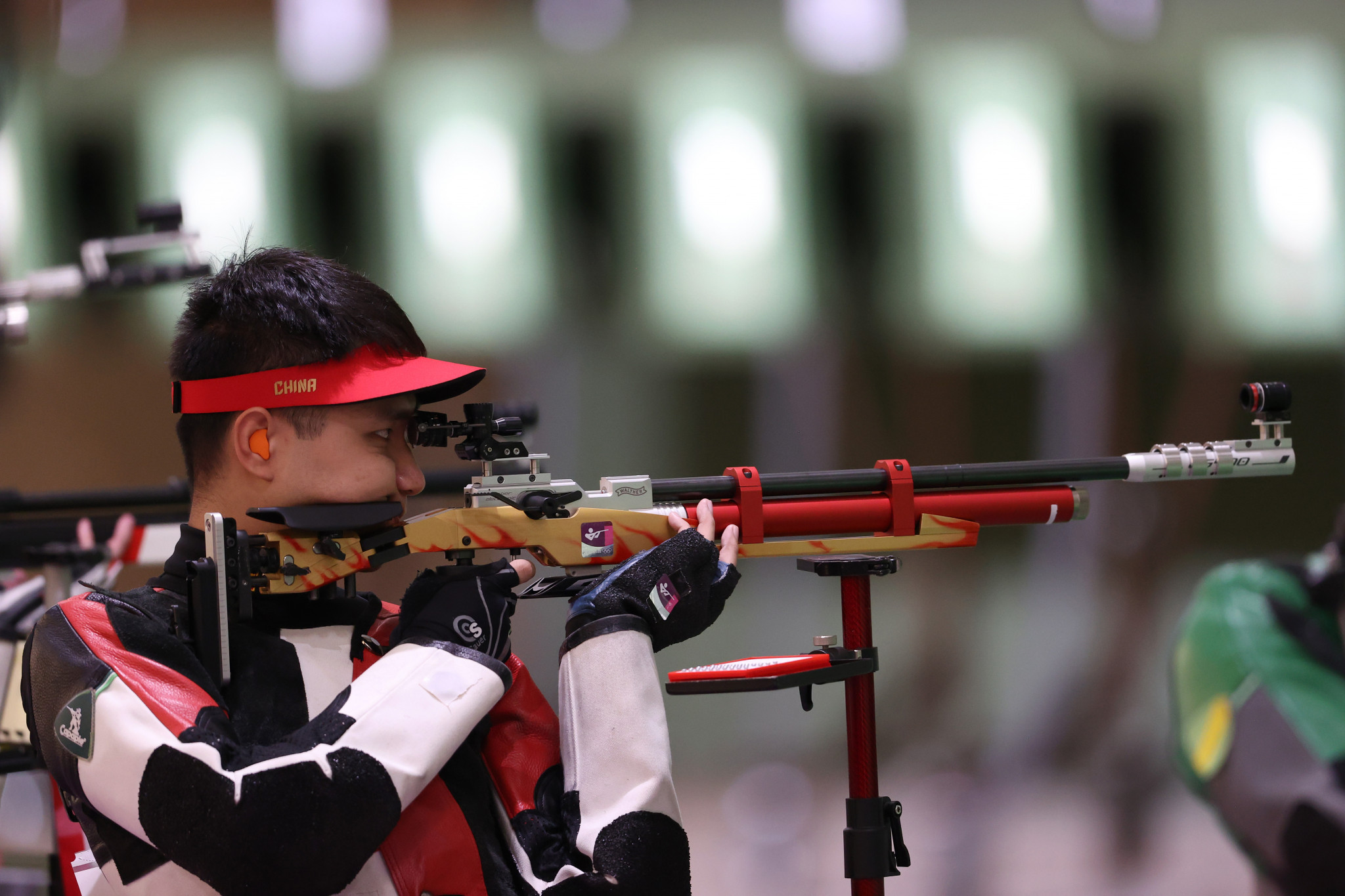 Yang Haoran partnered Huang Yuting to win gold in the 10m air rifle mixed team ©Getty Images