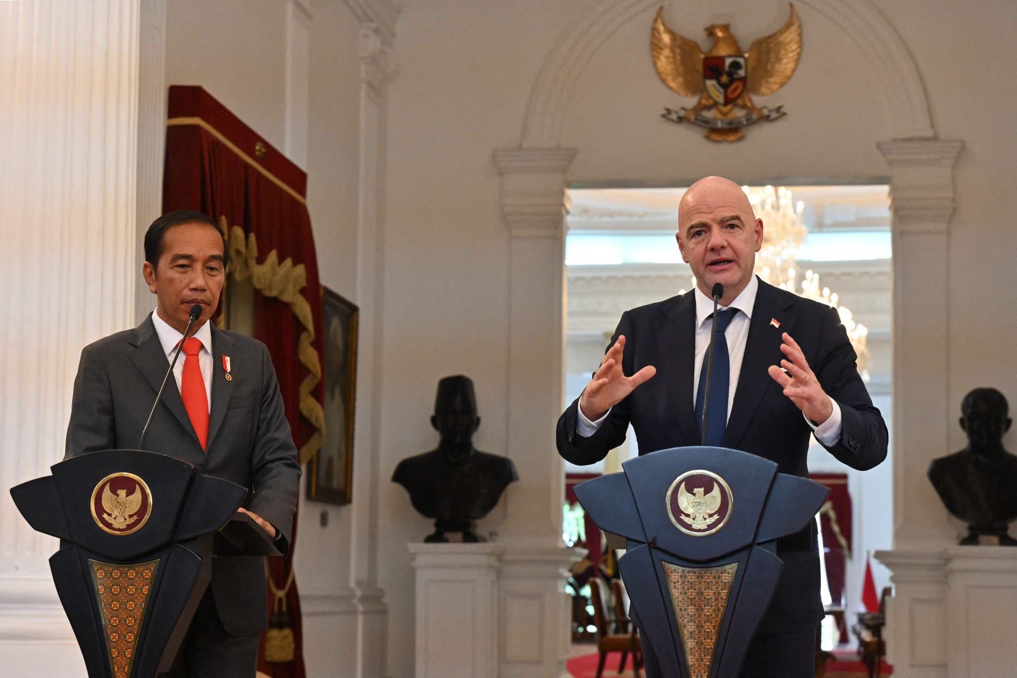 Joko Widodo, left, and Gianni Infantino, right, agreed reform is needed in Indonesian football ©Getty Images