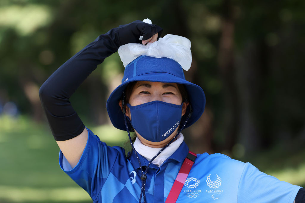 A Tokyo 2020 volunteer cools down on the golf course last summer - those wishing to volunteer for the Paris 2024 Games may do so from March next year ©Getty Images