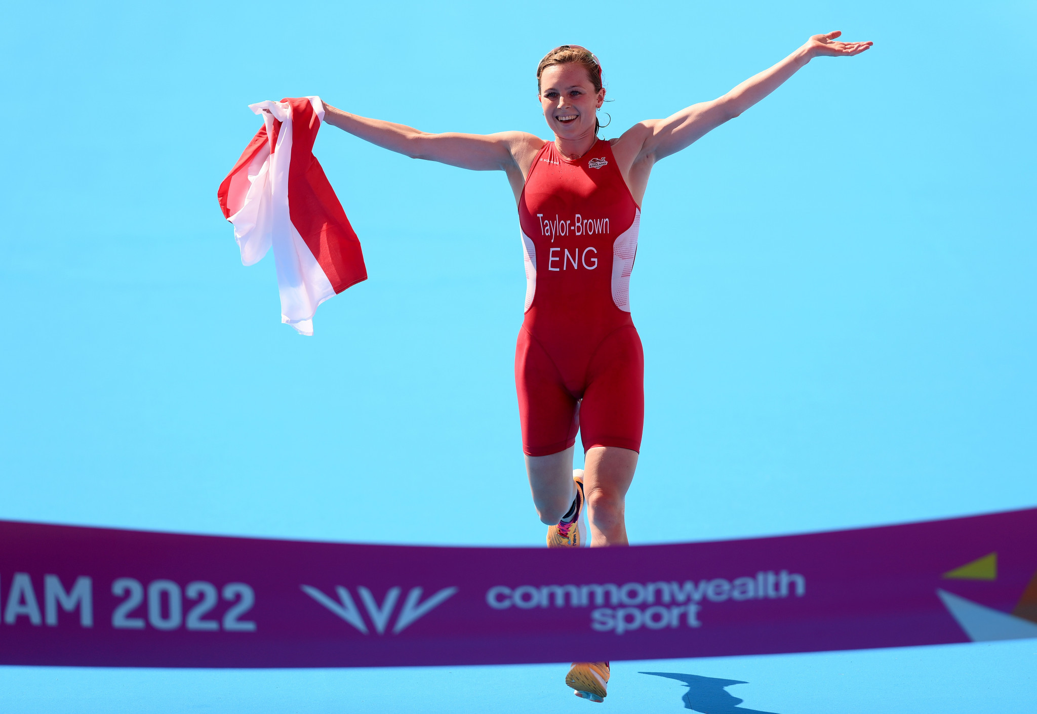 Georgia Taylor-Brown helped England claim mixed team relay gold at Birmingham 2022 ©Getty Images