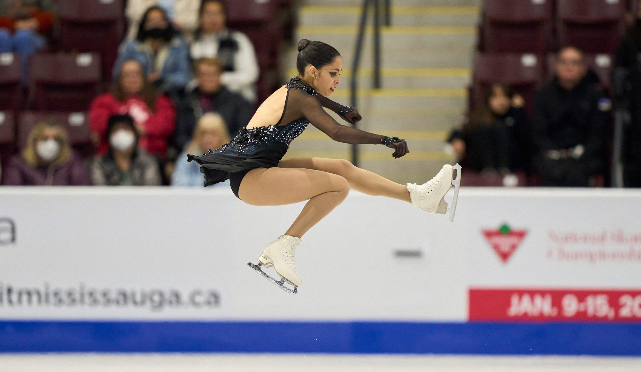 Madeline Schizas leads the women's contest at Skate Canada following the short programme ©Getty Images