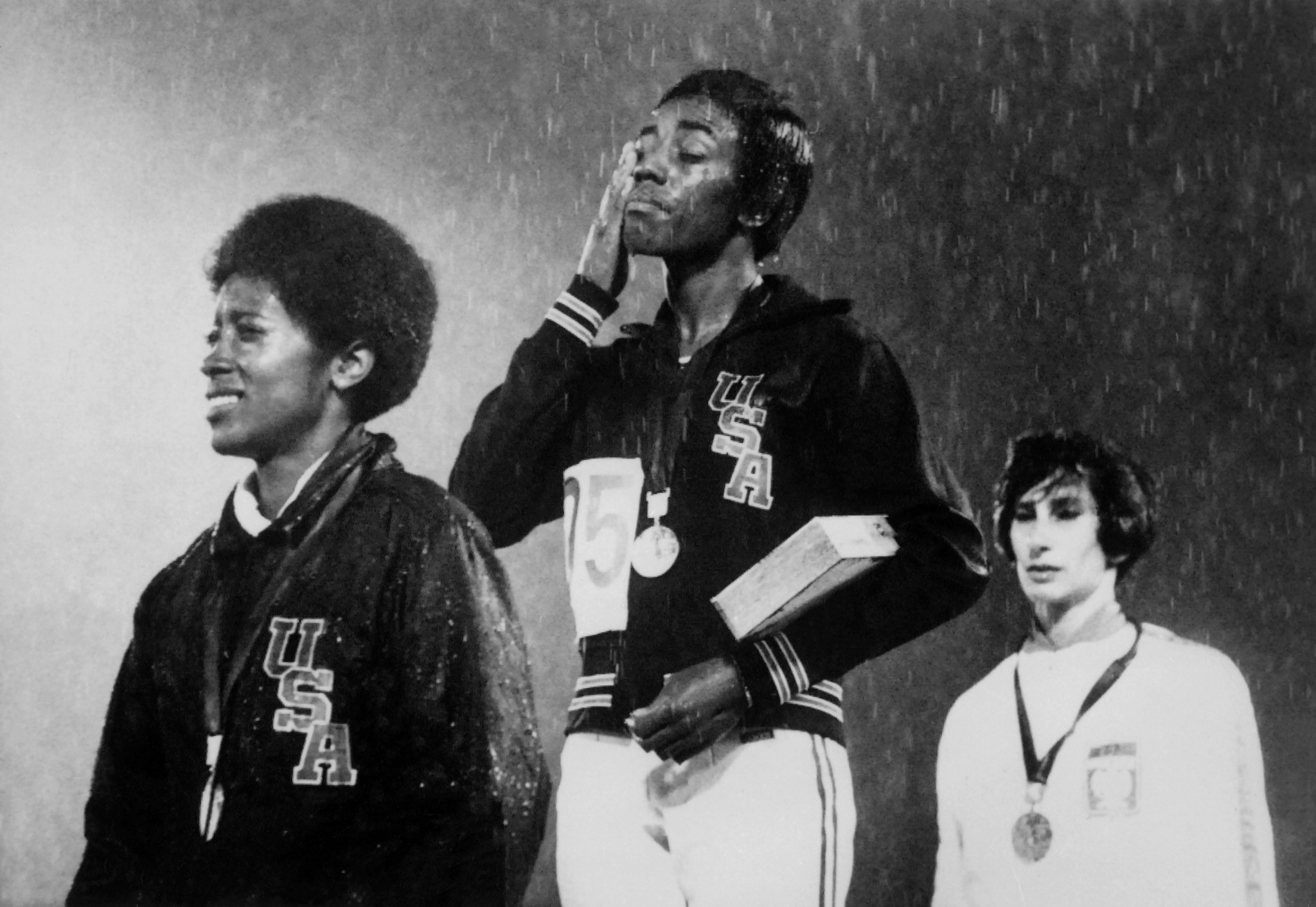 American sprinter Wyomia Tyus, centre, won two individual Olympic 100m gold medals and proved the most successful woman on the ITA circuit ©Getty Images