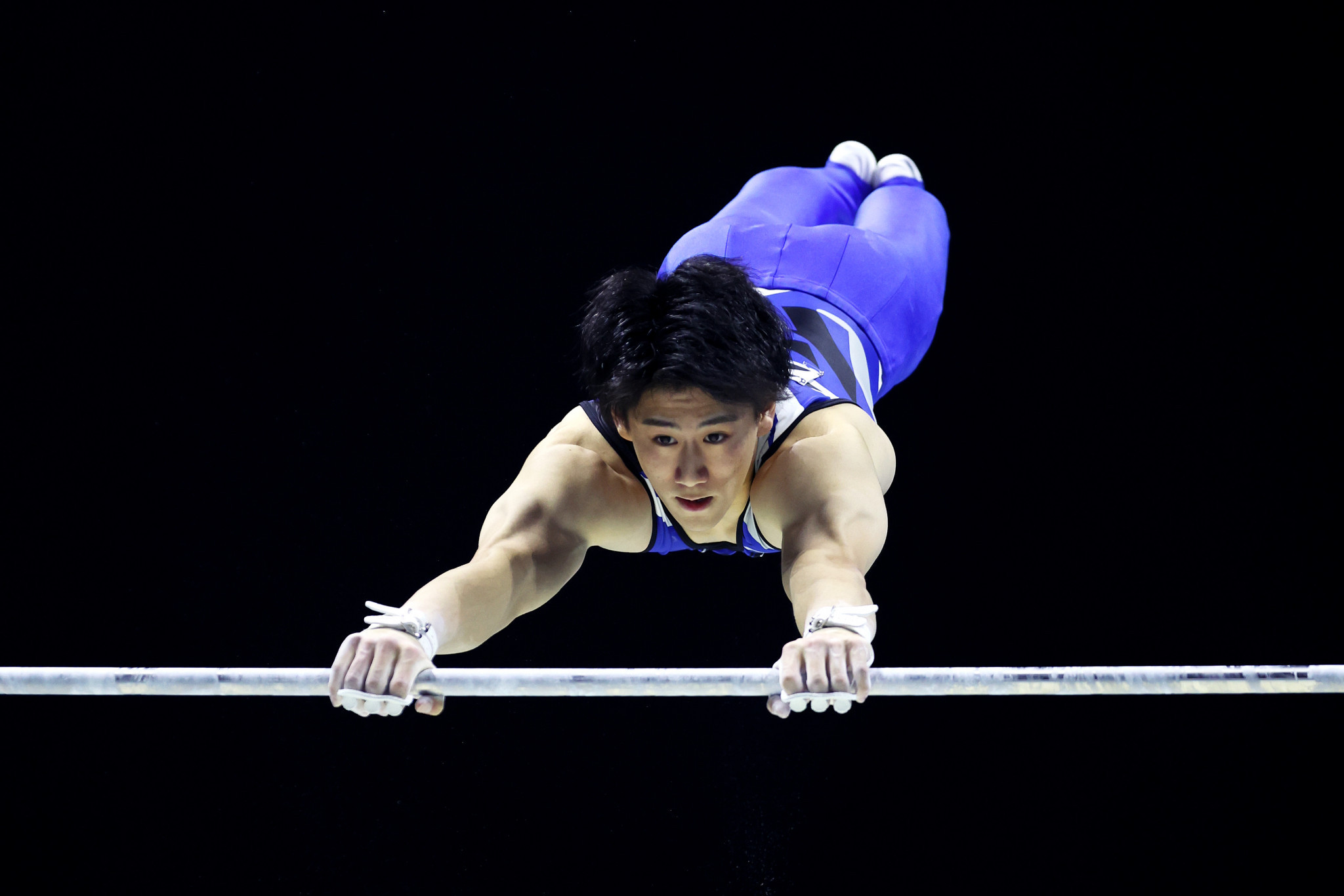 Daiki Hashimoto secured top spot in the men's horizontal bar qualifier ©Getty Images