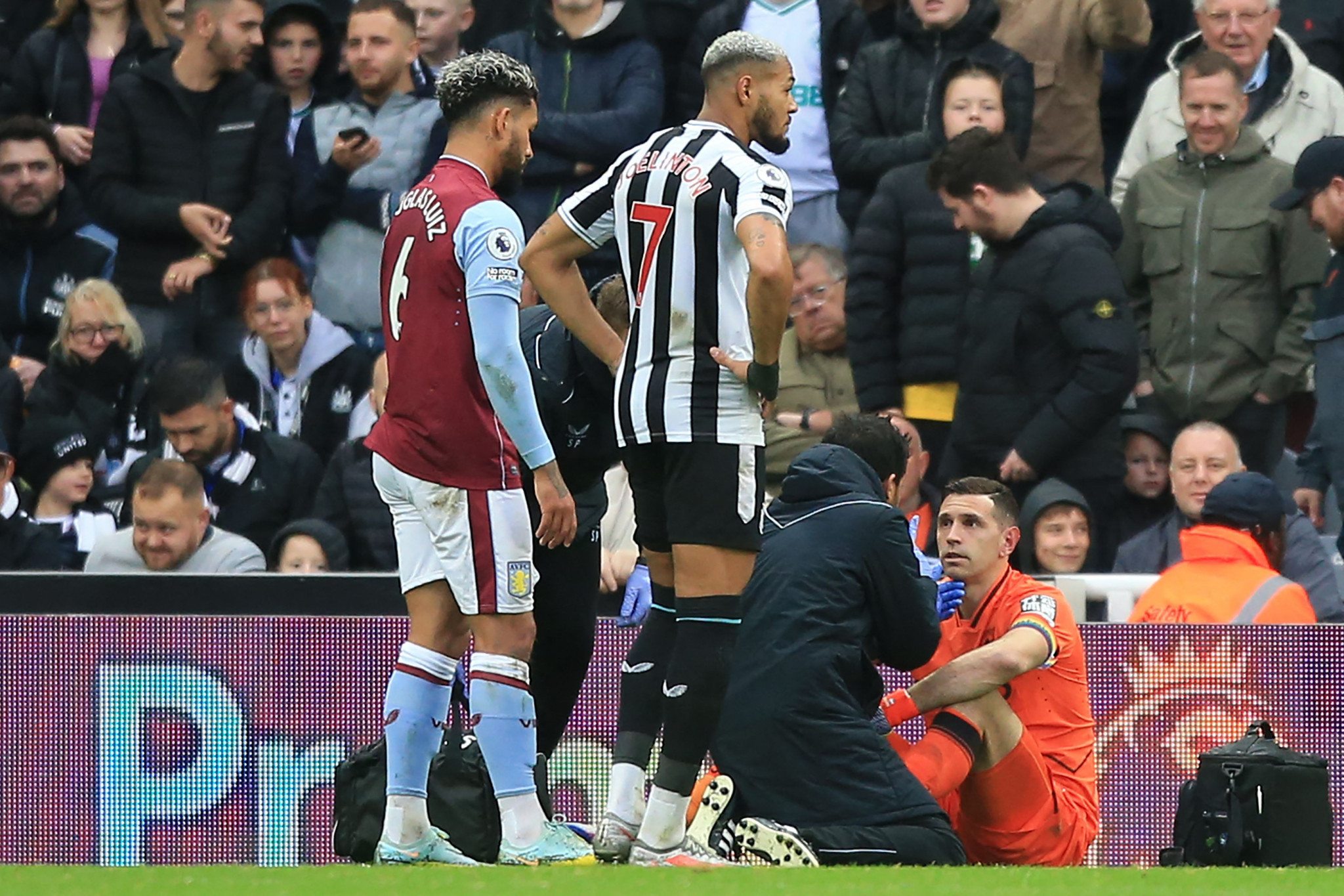 Premier League club Aston Villa received criticism after goalkeeper Emiliano Martínez, furthest right, was initially allowed to continue after taking a blow to the head in a recent match ©Getty Images