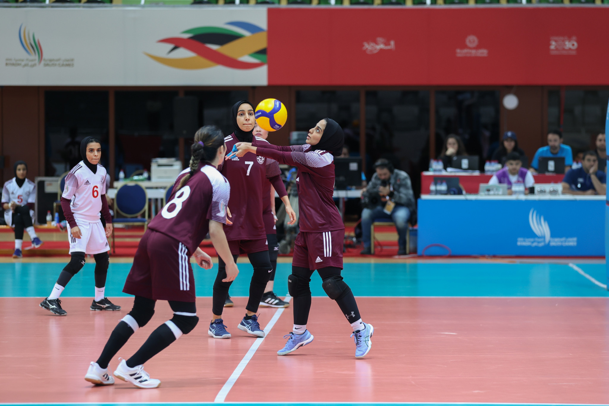 Al-Faisali's progression to the women's volleyball final was halted by Al-Hilal ©Saudi Games