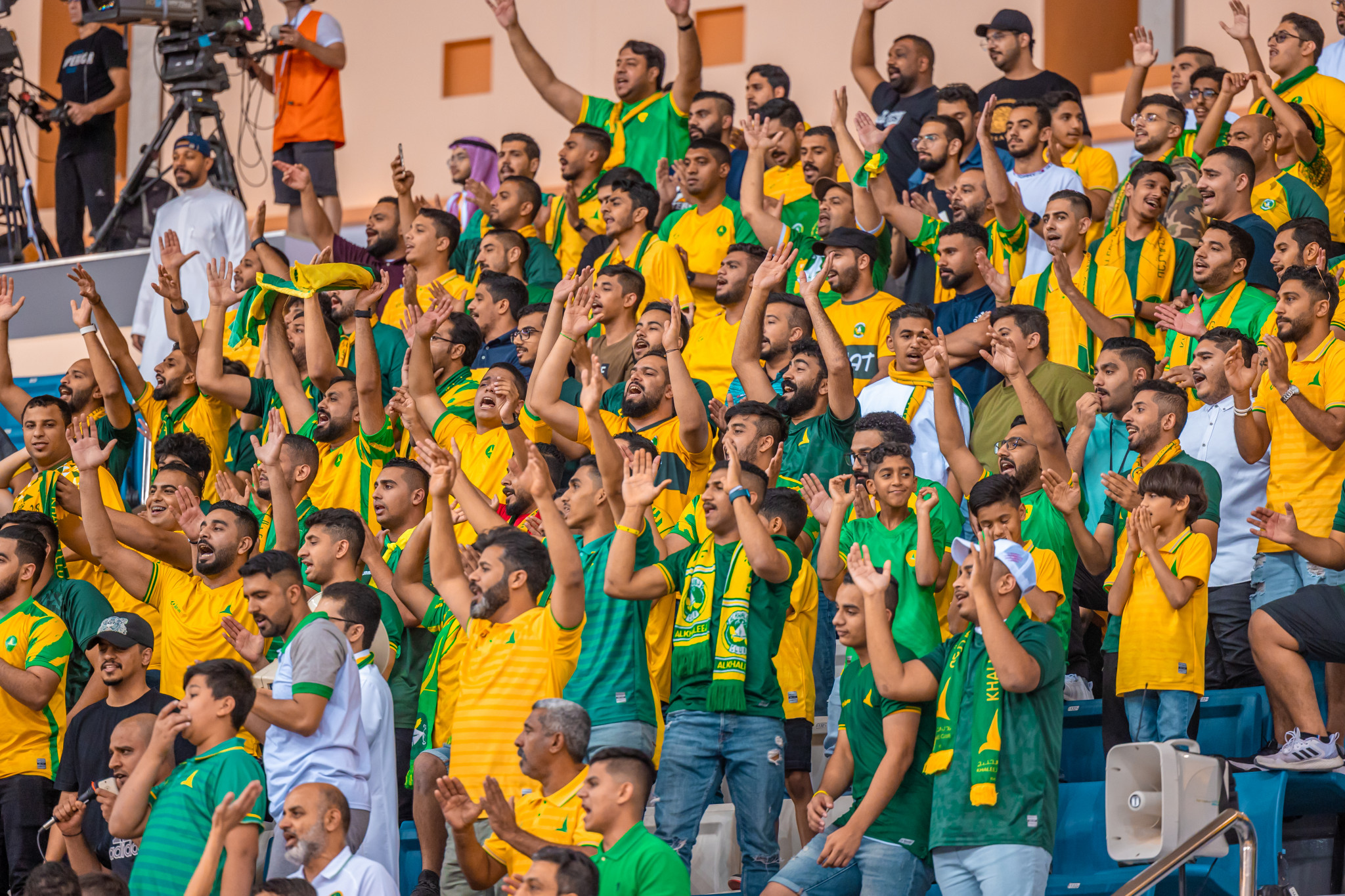 Al-Khaleej fans roared on their team as they sealed their spot in the men's handball final ©Saudi Games