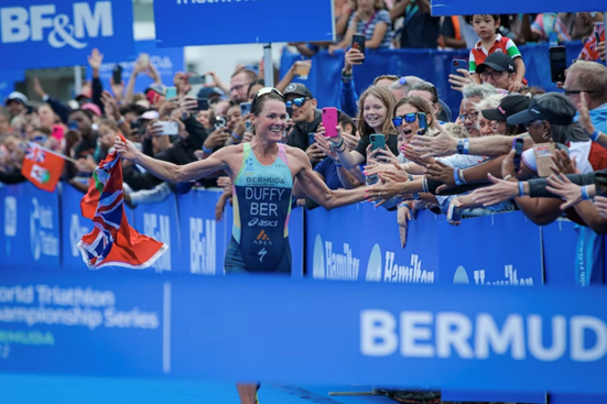 Bermuda's Olympic champion Dame Flora Duffy won on home soil to set up a World Championship decider in Abu Dhabi ©World Triathlon