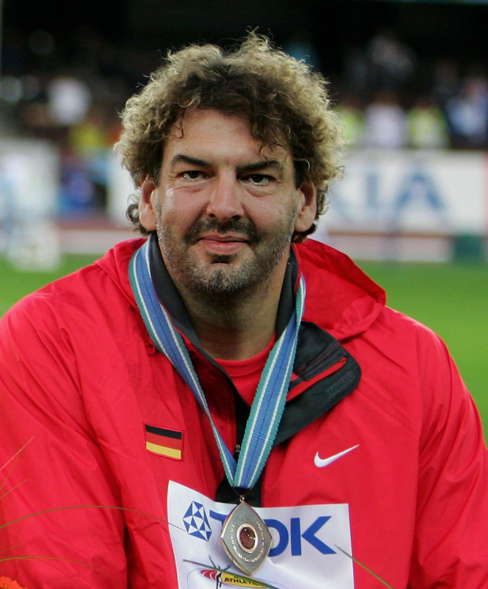 German double World Championships discus medallist dies at age of 52