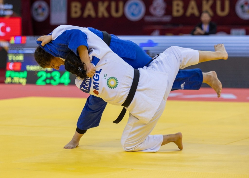 Esmer Taskin, in blue, was victorious in the women's J1 under-70kg category on the final day of the IBSA Judo World Championships in Baku ©IJF