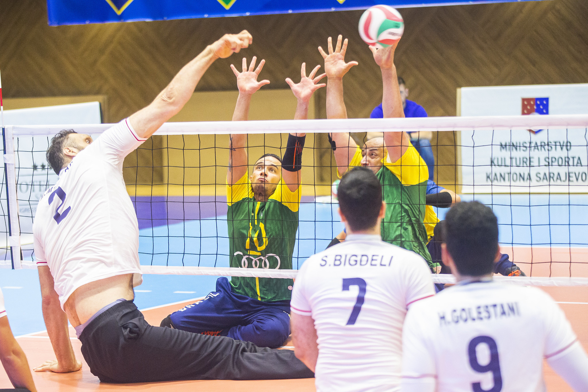 Iran, playing in white, defeated Brazil to reach the men's final at the Sitting Volleyball World Championship ©Flickr/World ParaVolley