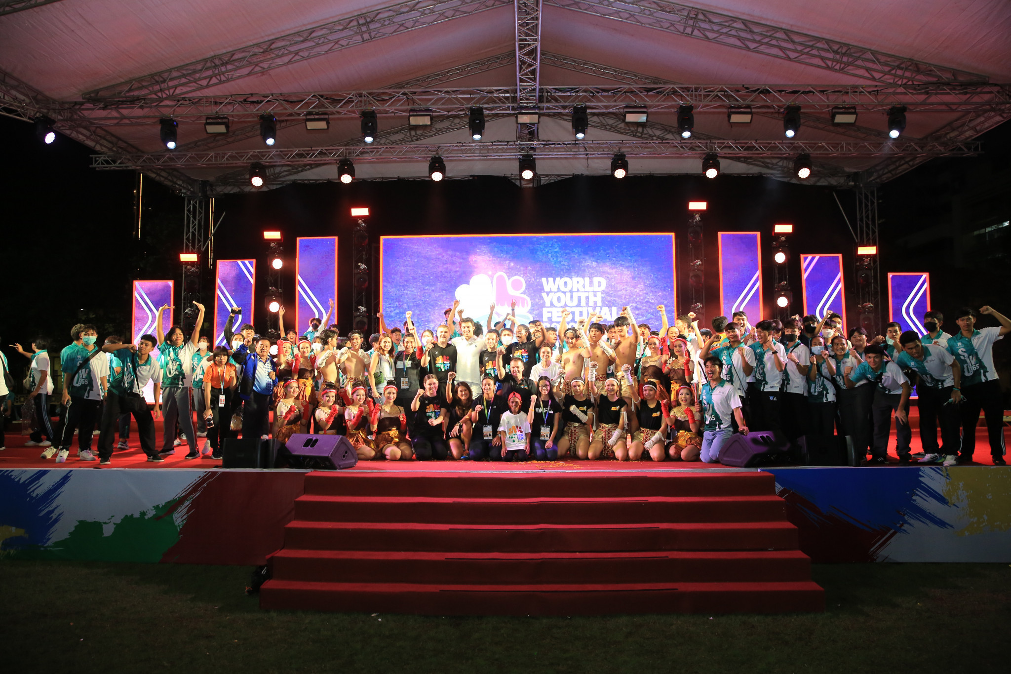 Participants posing for a picture after a dance session in the evening ©UTS