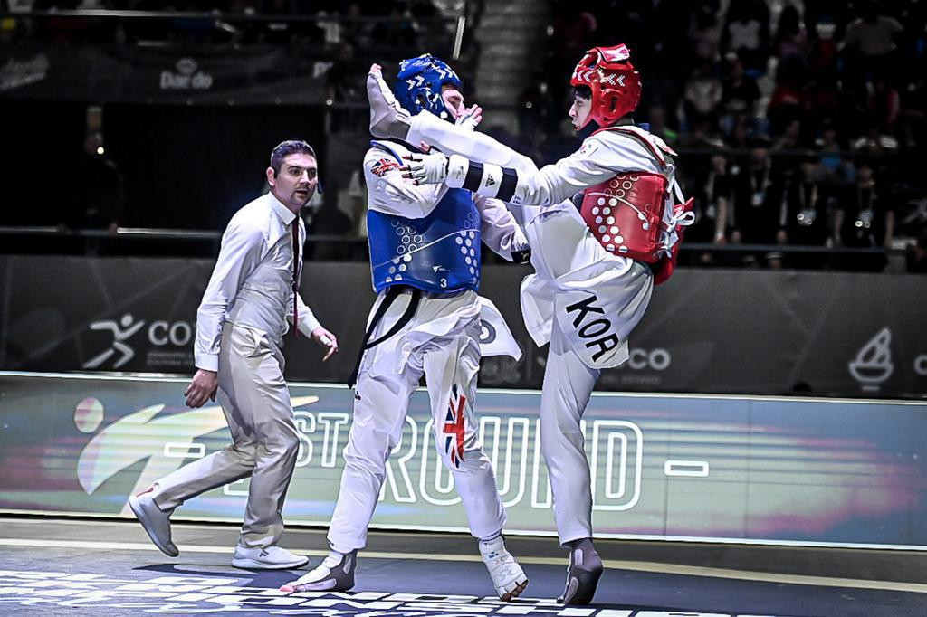 Top seed and defending champion Bradly Sinden of Britain was the big favourite but was stunned by Kwon ©World Taekwondo