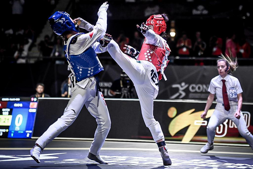 Daniela Souza of Mexico strikes Guo Qing of China during the women's under-49kg final ©World Taekwondo