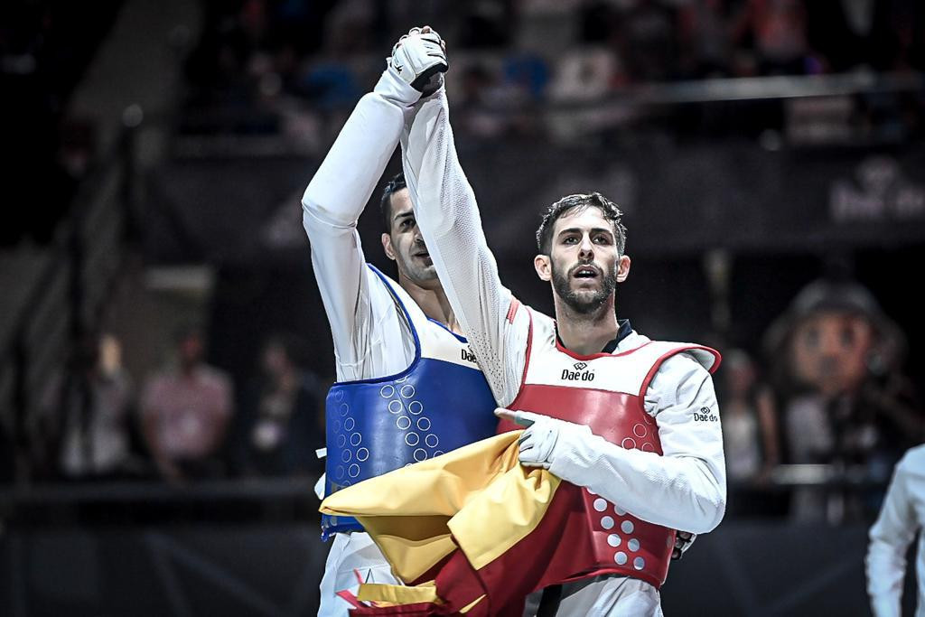 Daniel Quesada Barrera of Spain is congratulated after clinching men's under-74kg gold ©World Taekwondo
