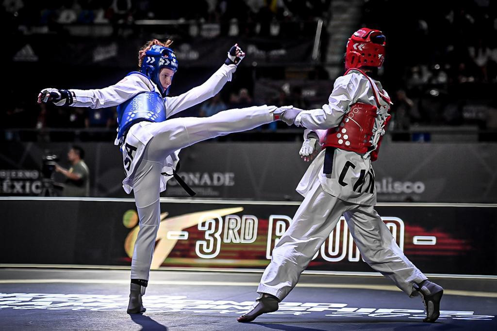 China's Zuo Ju, right, was agonisingly close to winning gold before Greenwood's late kick ©World Taekwondo