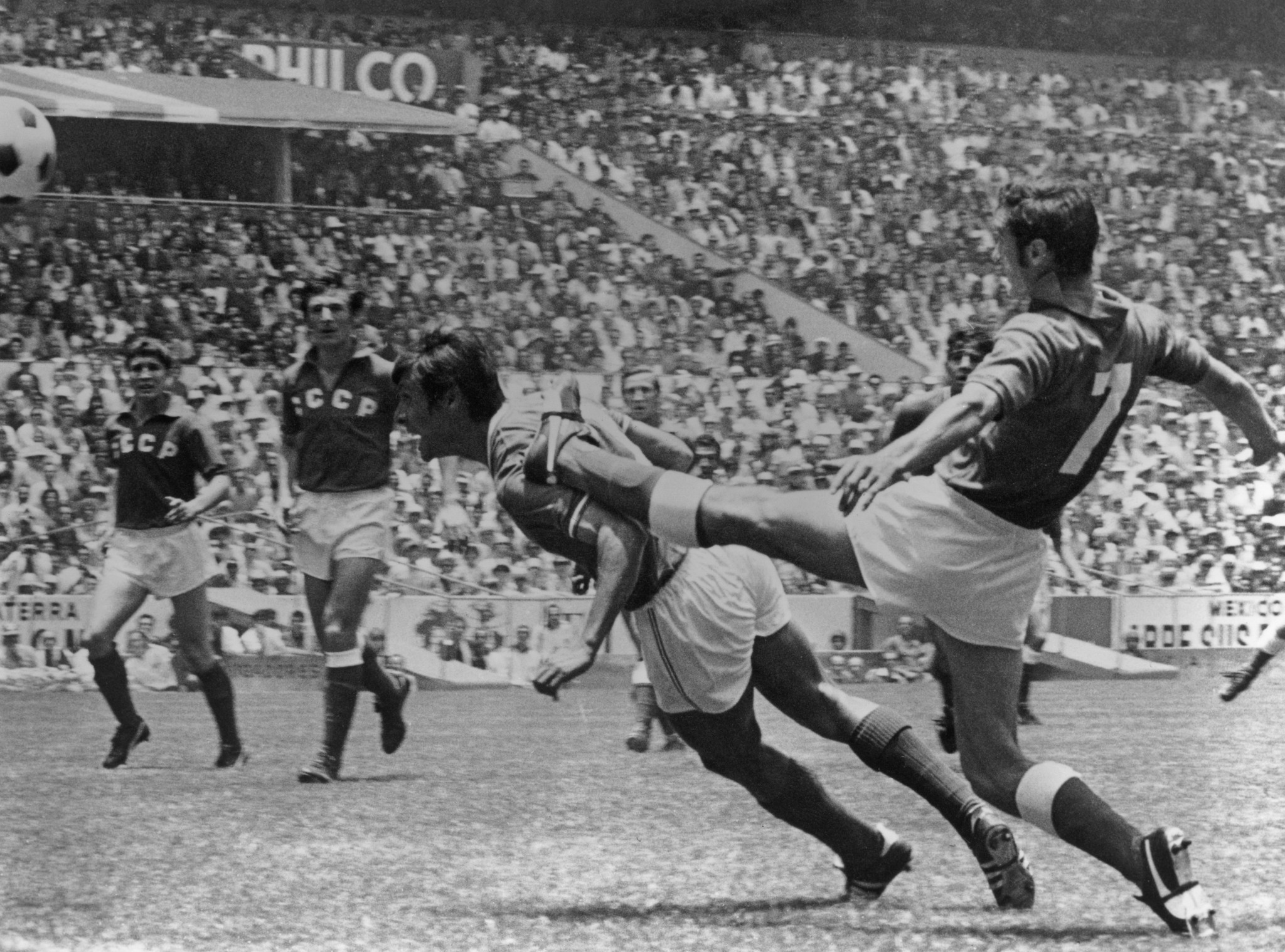 Mexico attack unsuccessfully against the Soviet Union in the opening match of the 1970 World Cup which ended 0-0 ©Getty Images