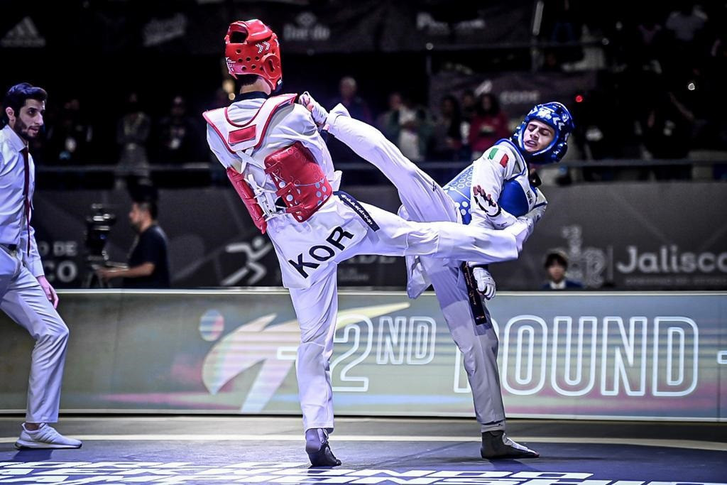 Italy’s Vito Dell'Aquila faced defending champion Jang Jun of South Korea in a much-anticipated battle between the top two seeds ©World Taekwondo