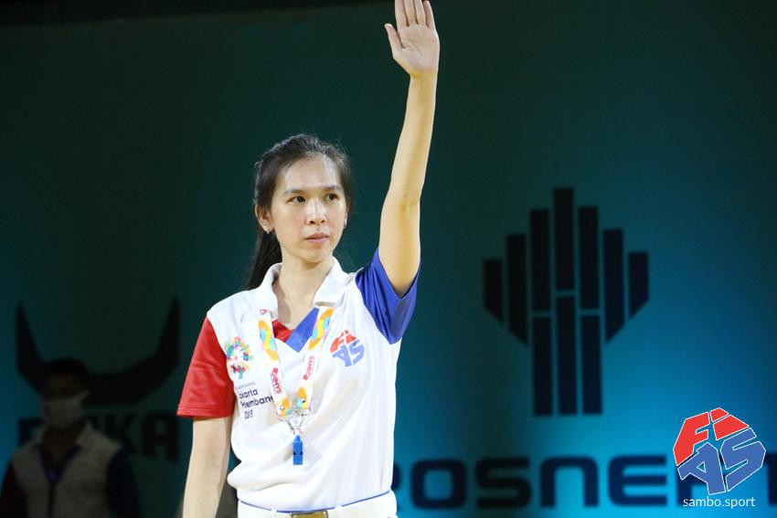 The 2022 World Championships Porcelain Whistle was given to Maria Stella Rosario ©FIAS