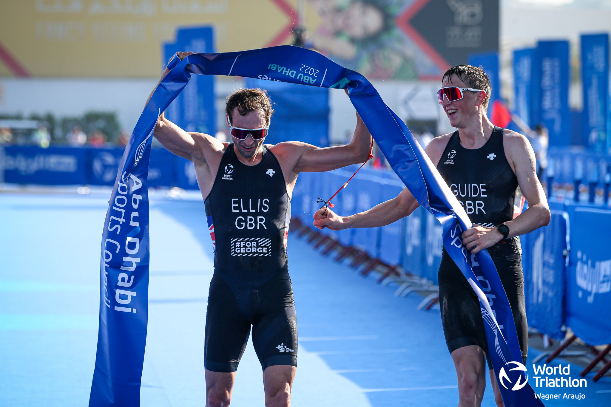 Britain's Dave Ellis, left, took the first gold medal of the day in the men's visually impaired class ©World Triathlon