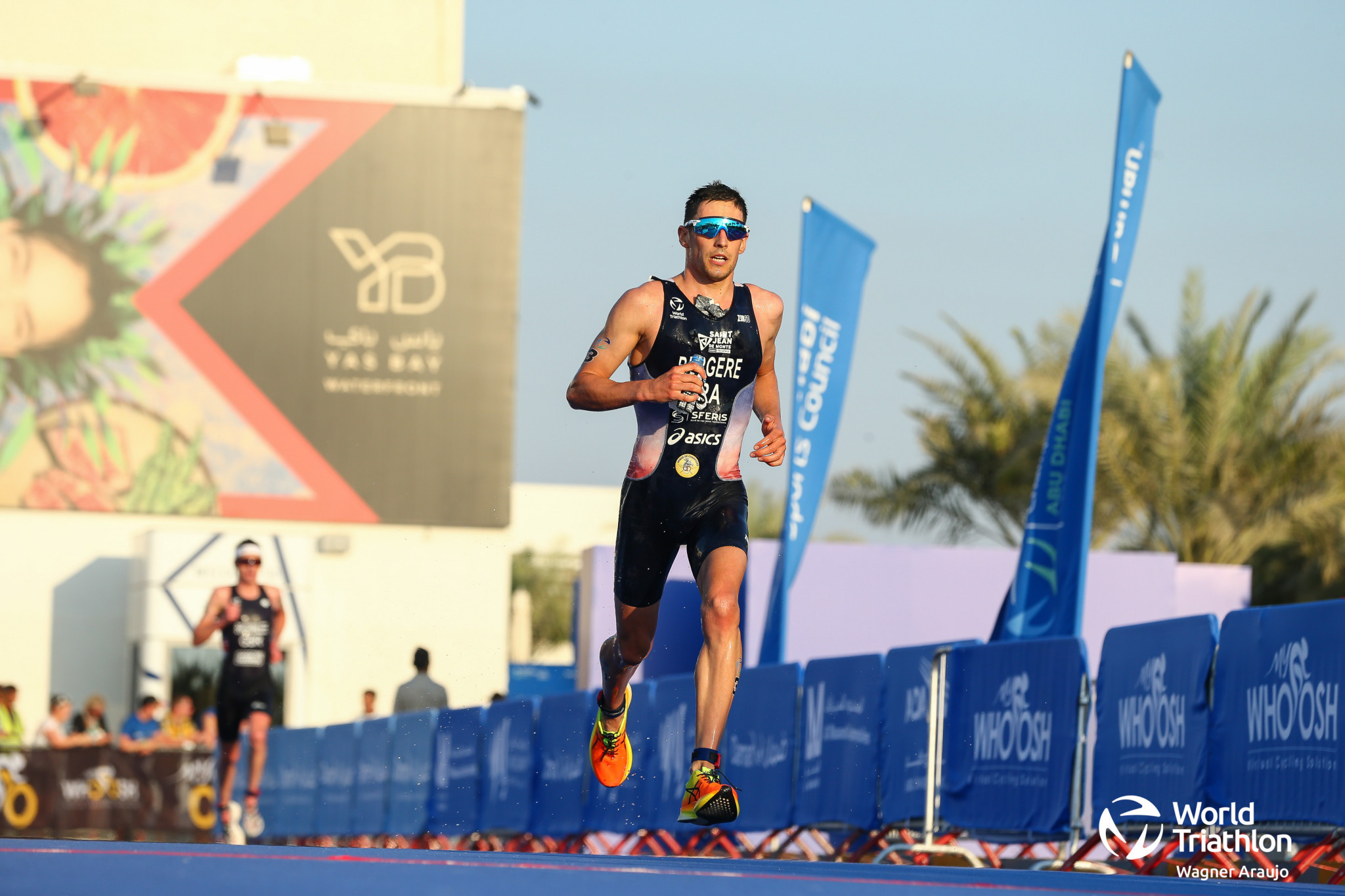 France's Léo Bergère earned a shock world title in the elite men's race that concluded the Championship Finals ©World Triathlon