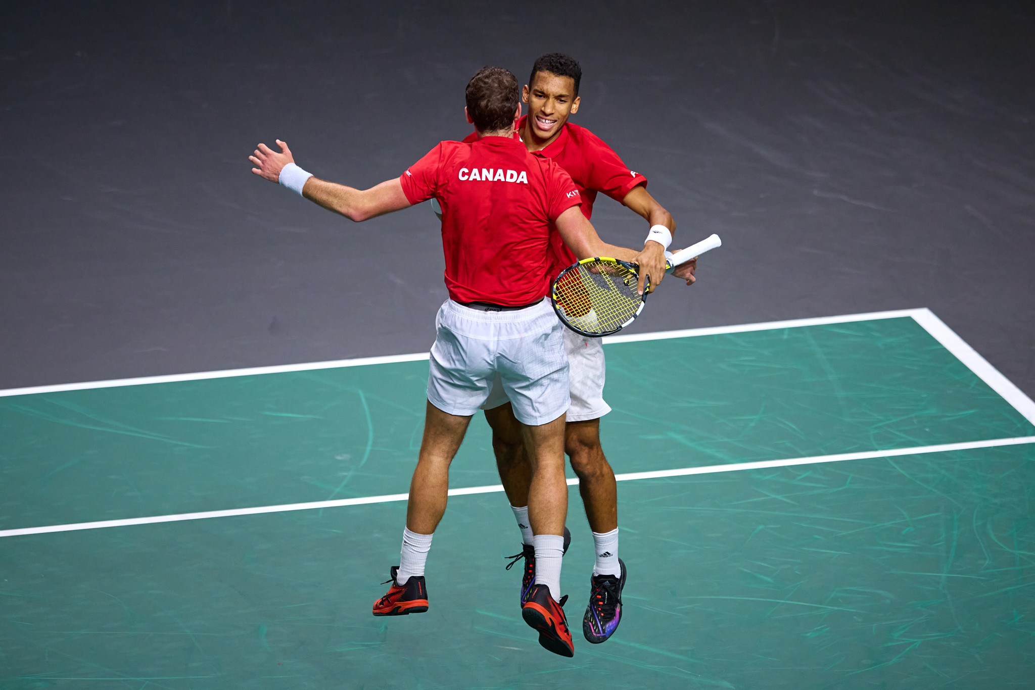 Canada beat Italy after doubles drama at Davis Cup Finals