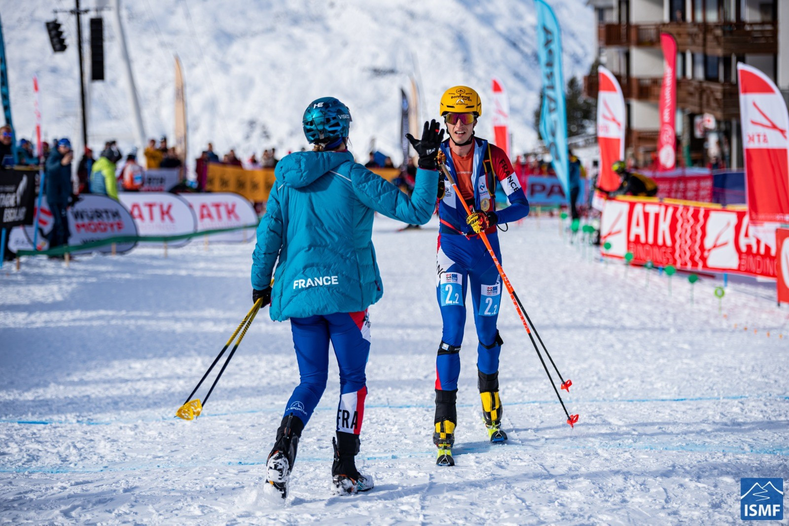 Emily Harrop and Thibault Anselmet triumphed in the mixed relay in Val Thorens ©ISMF