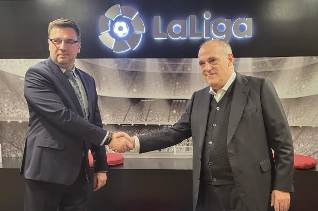 Michal Langer, left, and Javier Tebas signed the deal ©IE2023