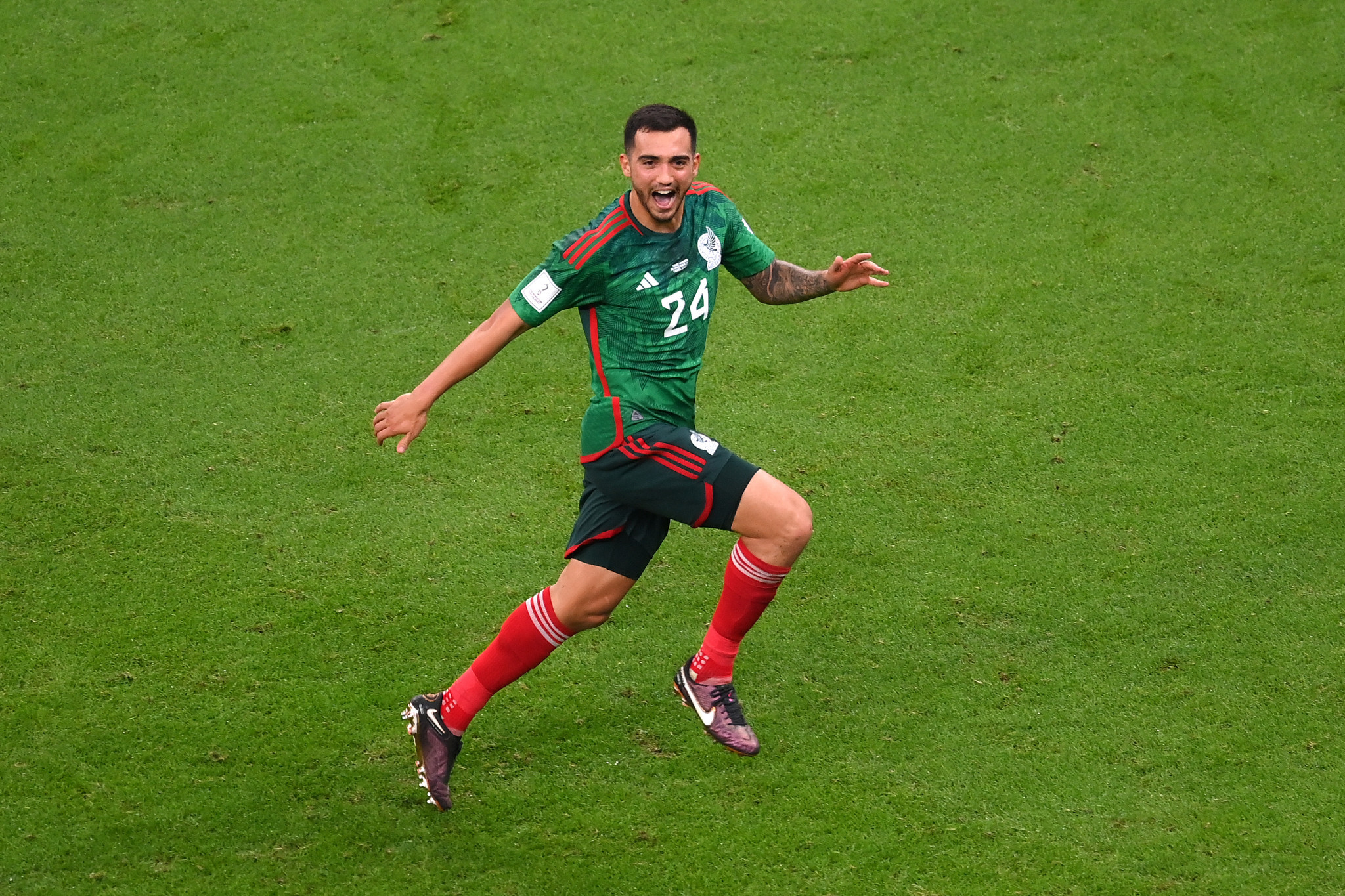 Luis Chávez scored a sensational 30-yard free kick for Mexico ©Getty Images