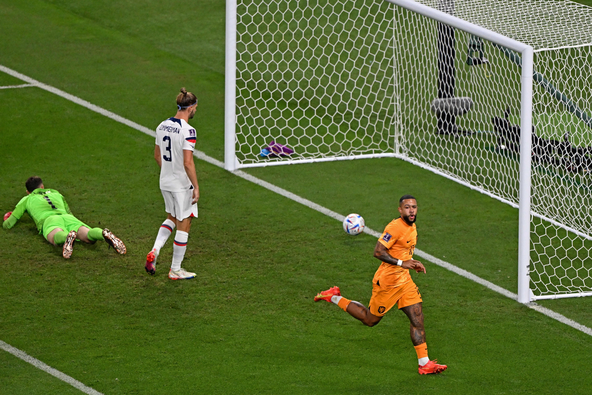 The Netherlands cruise past USA to reach FIFA World Cup quarterfinals