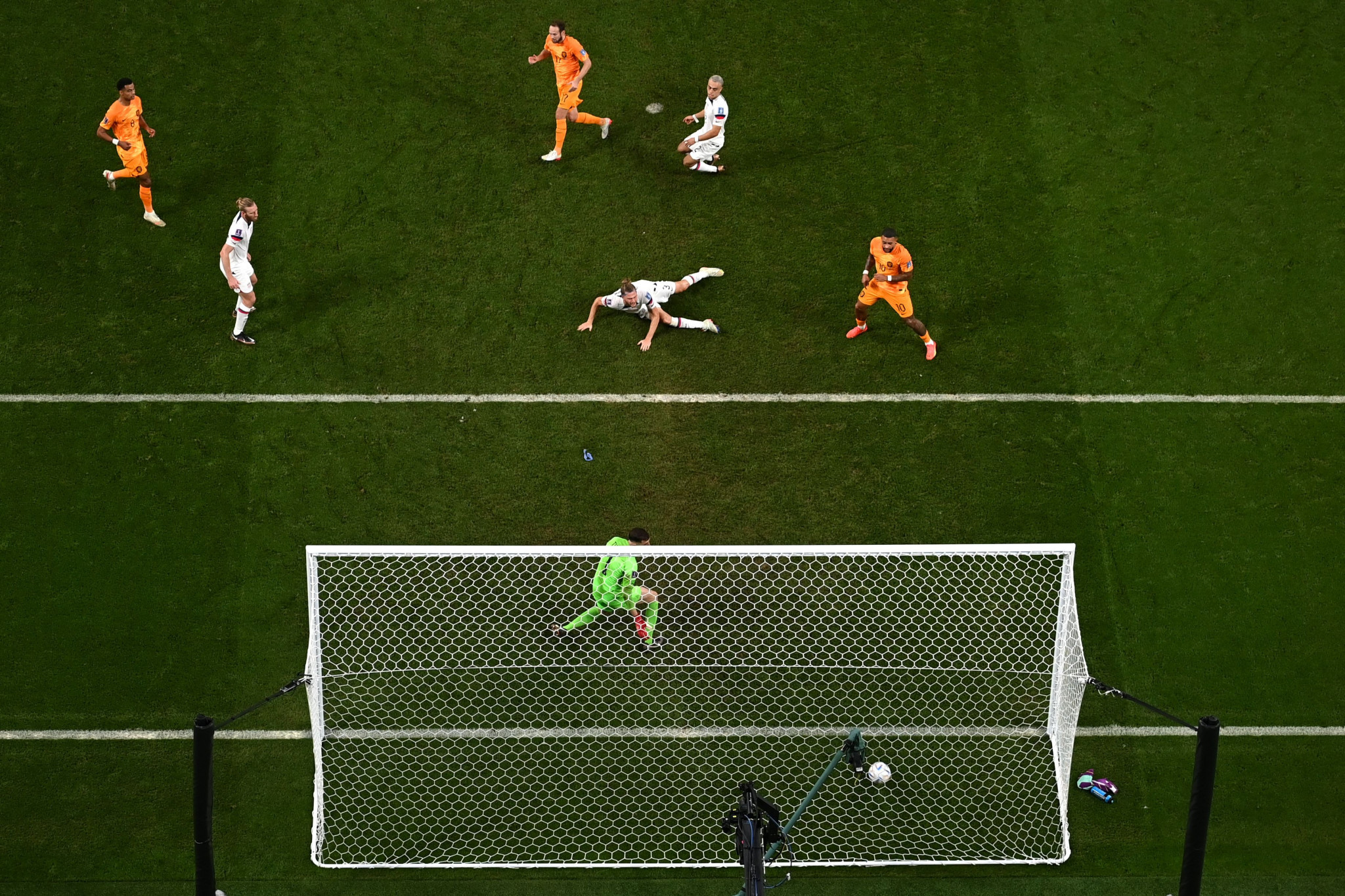 Daley Blind doubled the advantage for the Dutch before half-time ©Getty Images