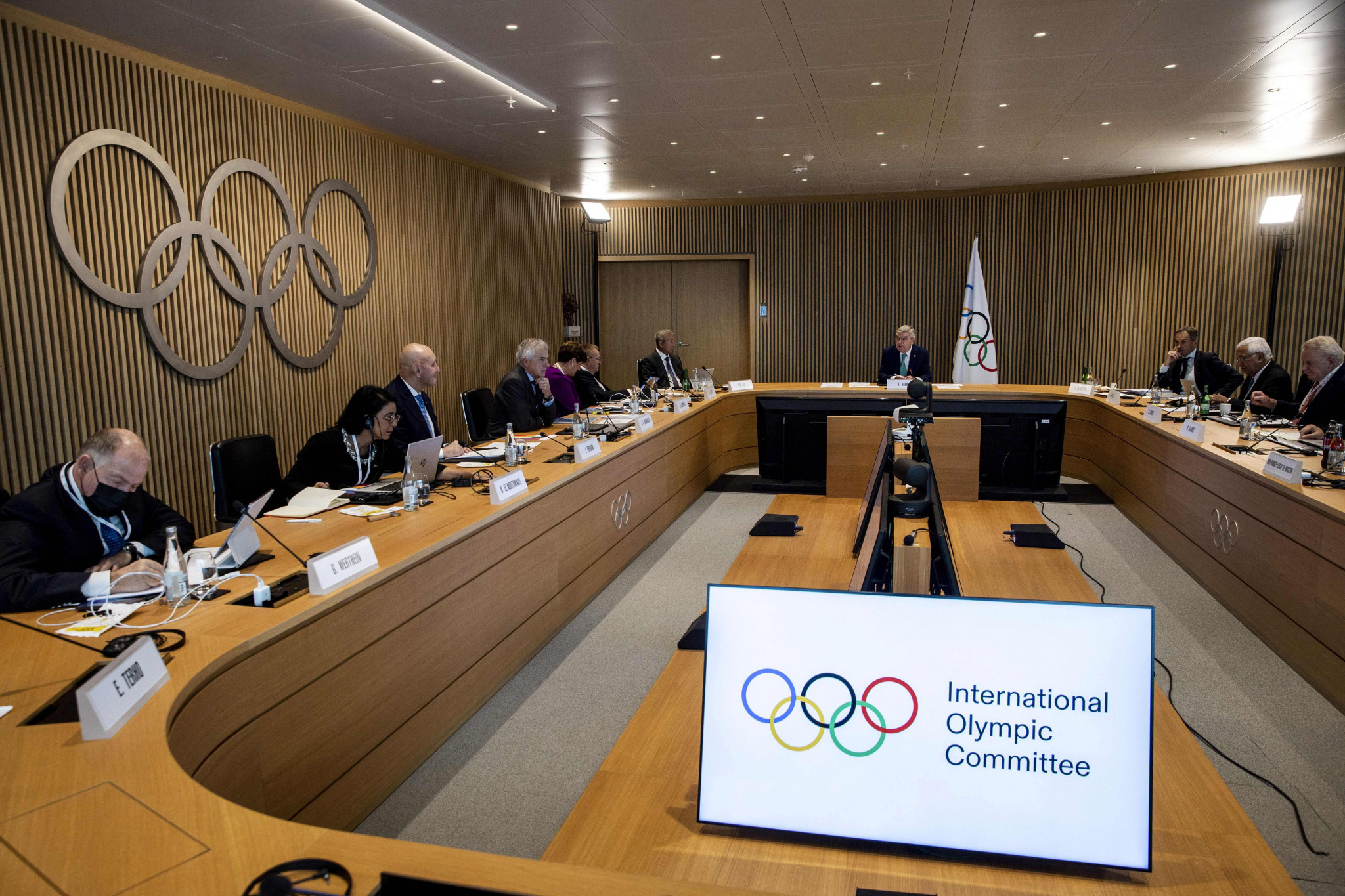 All 15 IOC Executive Board members were present in-person at Olympic House for the final meeting of the year ©Getty Images