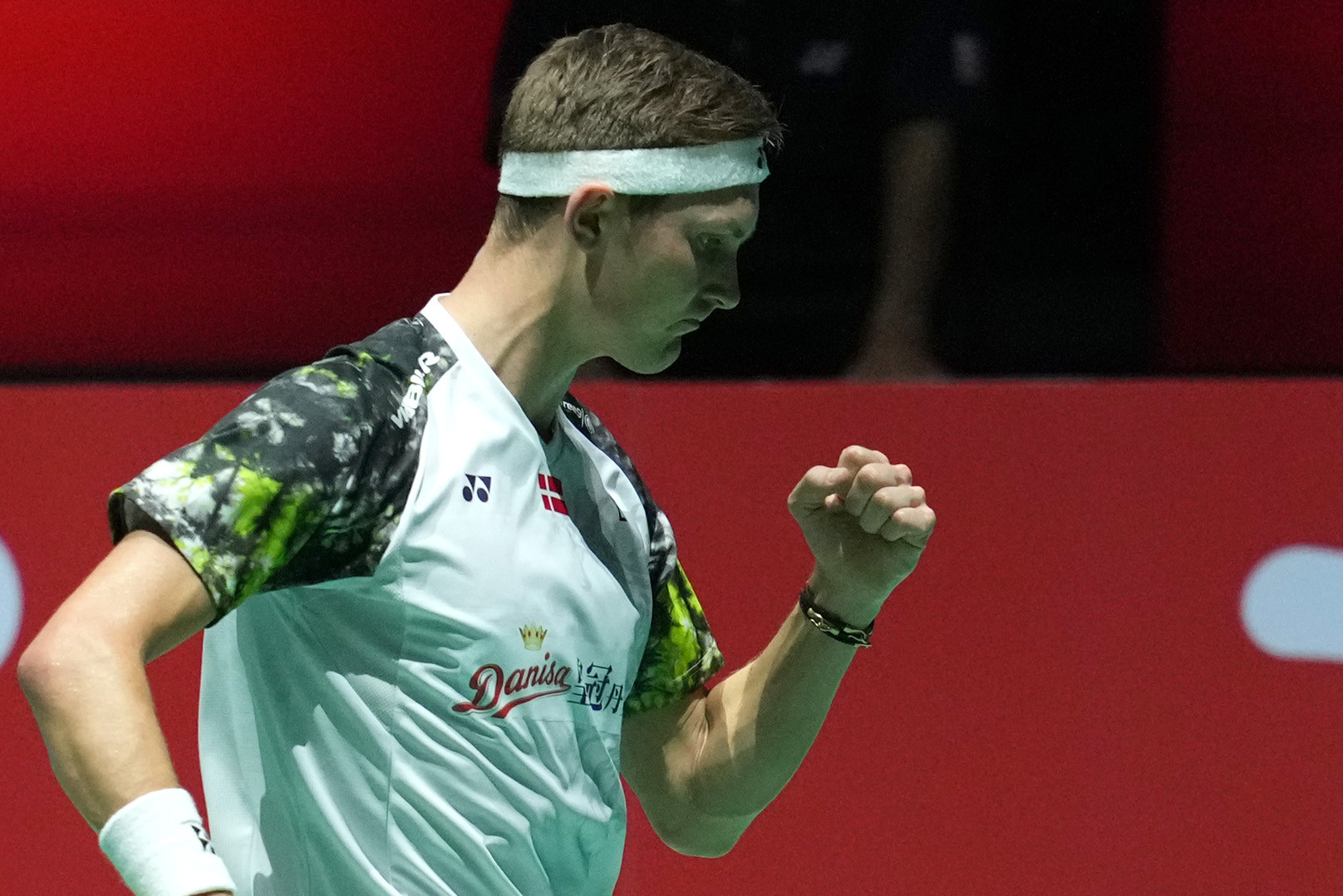 Viktor Axelsen of Denmark cruised to an easy 21-13, 21-11 win over Lu Guangzu of China ©Getty Images