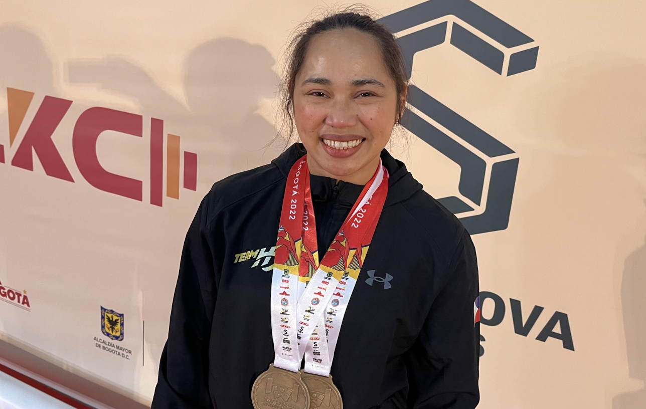 Hidilyn Diaz of the Philippines won a world title for the first time in her career when she finished ahead of the Colombian Rosalba Morales in the women's 55kg ©ITG