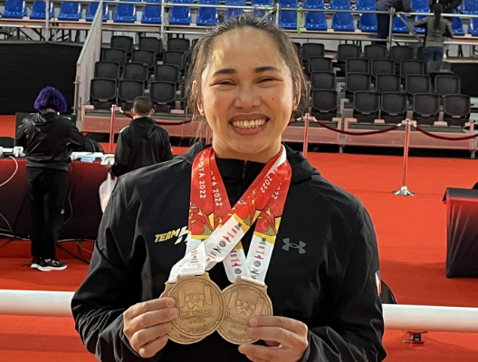Hidilyn Diaz has voiced her support for a plan to give weightlifters scholarships ©ITG