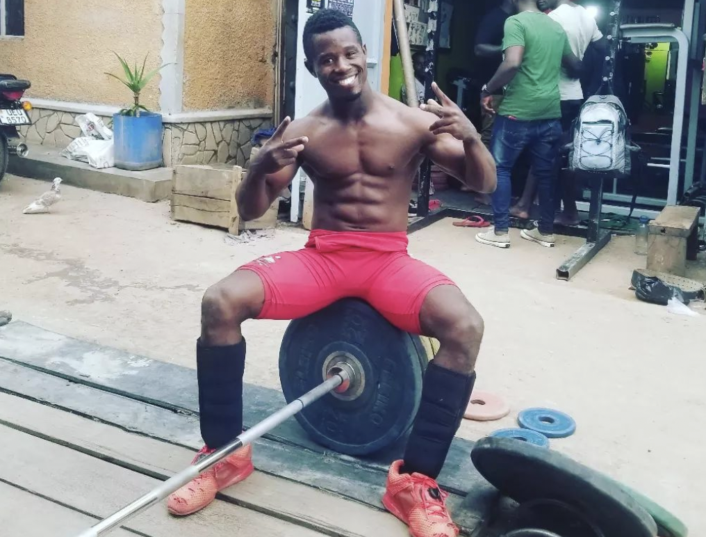 Uganda weightlifter Niyoyita Davis trains outdoors in Kampala ©Niyoyita Davis