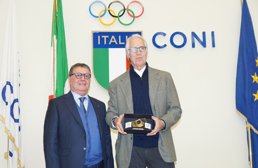 CONI President Giovanni Malagò, right, was present at the ceremony which saw FederCUSI become one of Italy's 46 official National Federations ©EUSA