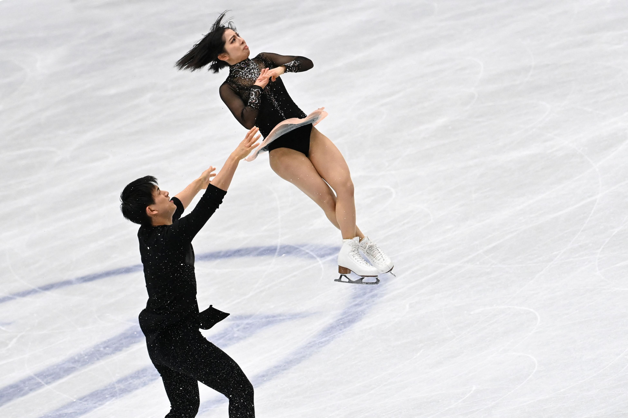 Riku Miura and Ryuichi Kihara claimed pairs gold at the ISU Grand Prix of Figure Skating final in Turin ©Getty Images