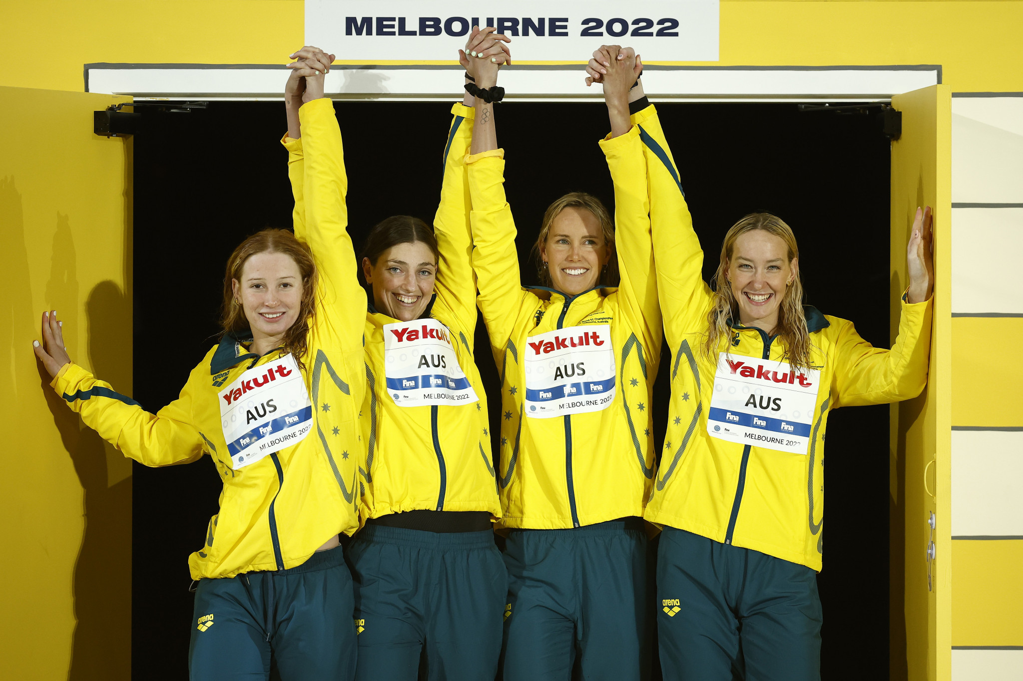 Australia come out to pick up their women's 4x100m freestyle relay gold medals after breaking the world record ©Getty Images