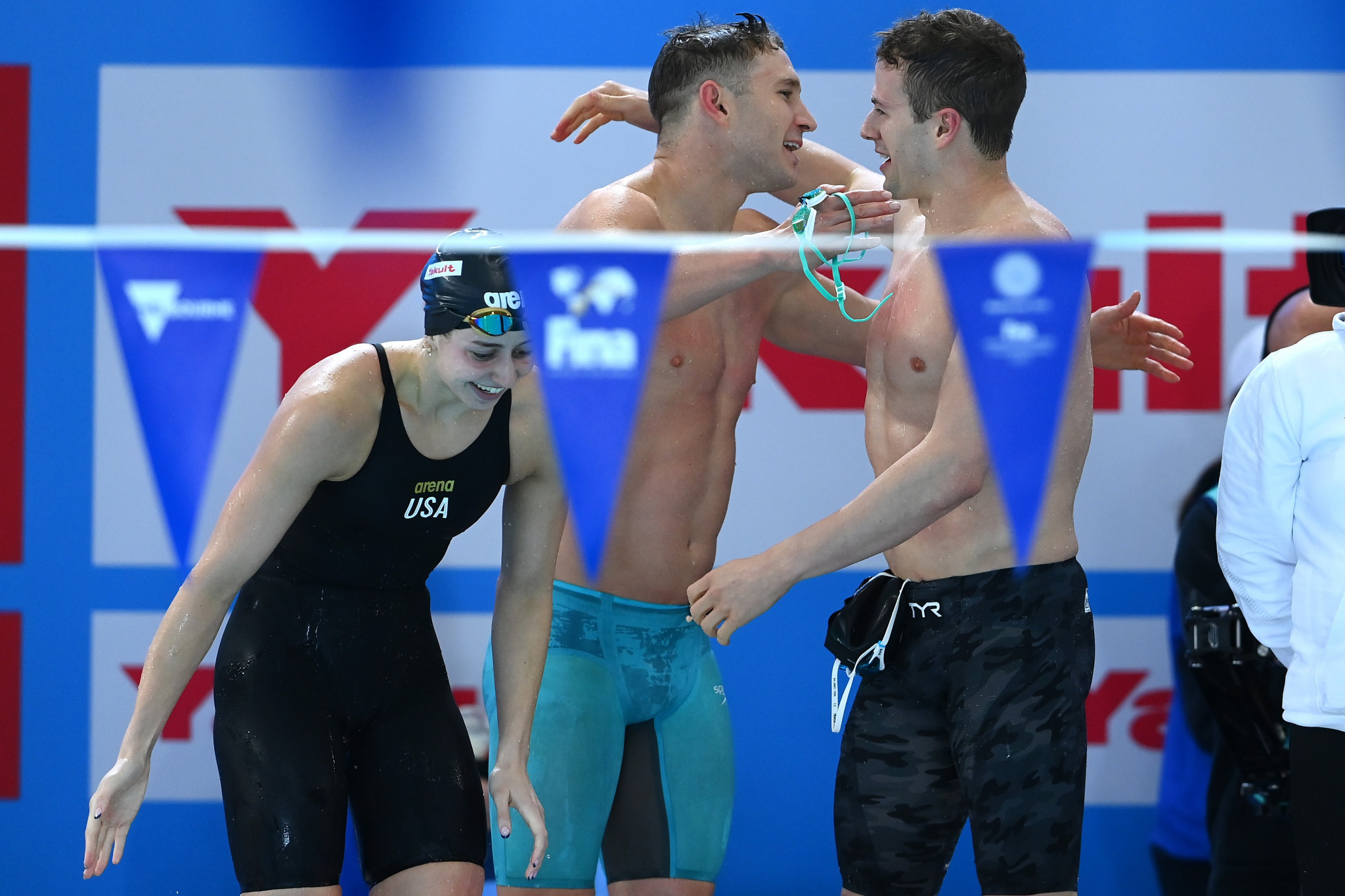 Murphy and Nic Fink after helping the US break the mixed 4x50m medley relay world record ©Getty Images